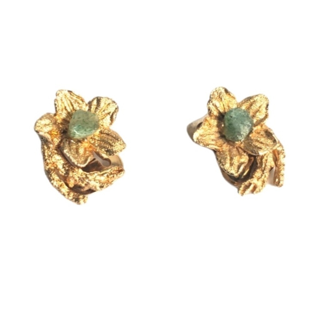 Vintage Flower Earring Gold Tone Green Stone Clip-On 60s Dainty Floral